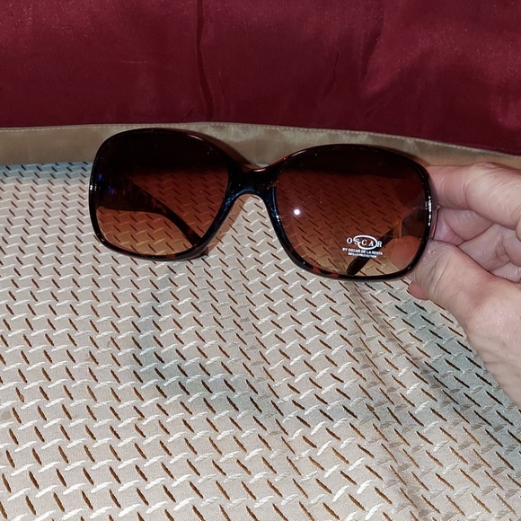 NWT Oscar de la Renta Sunglasses main image 9